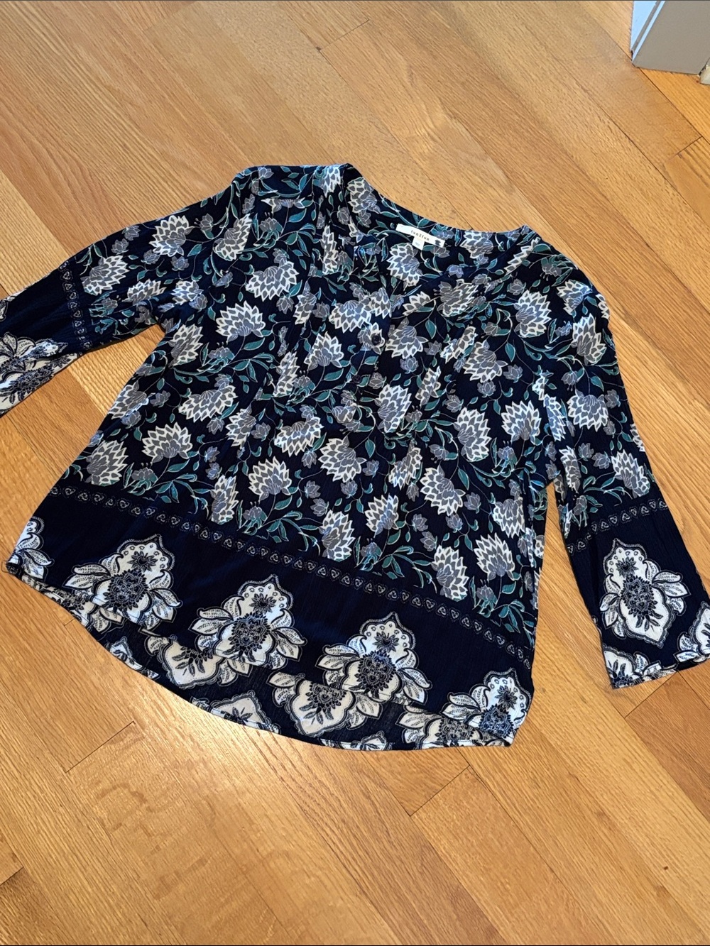 FUN 2 FUN large blouse w/ buttons